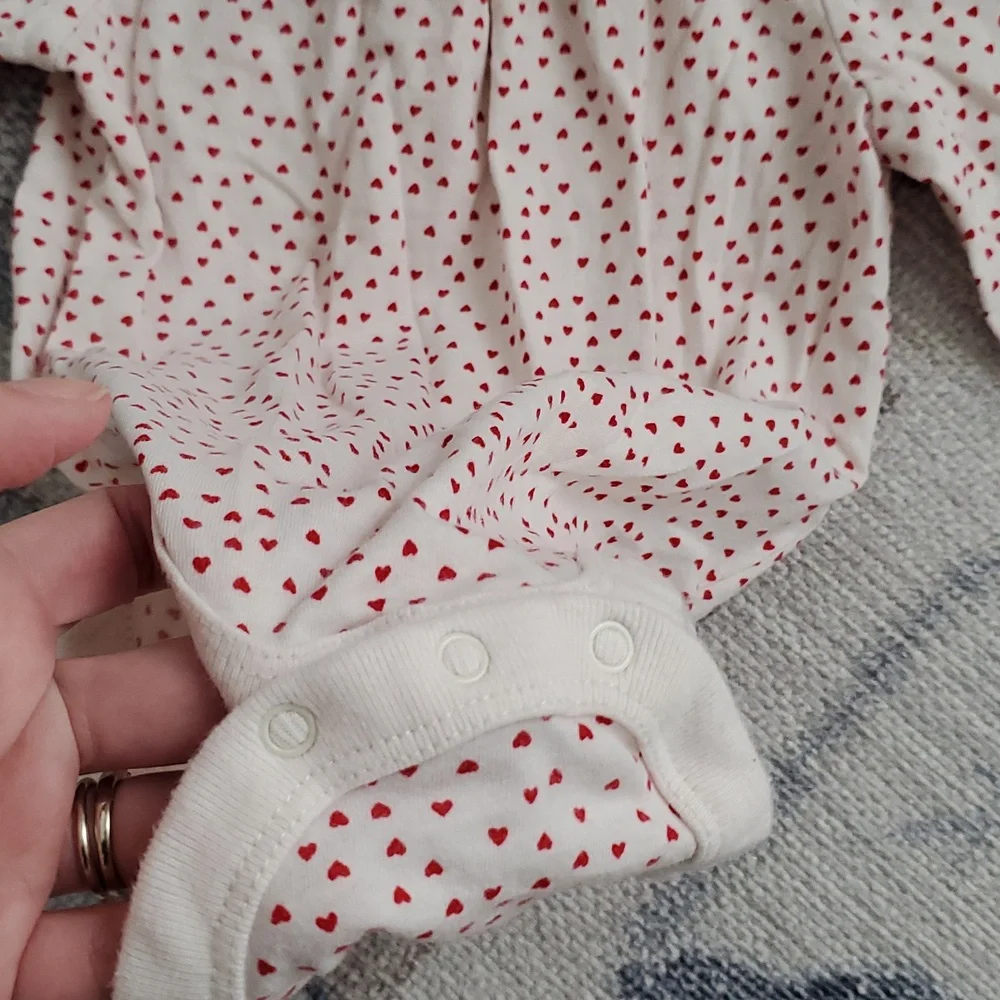 Baby Gap Infant Girls Tiny Hearts Collared Bodysuit Sz6-12m